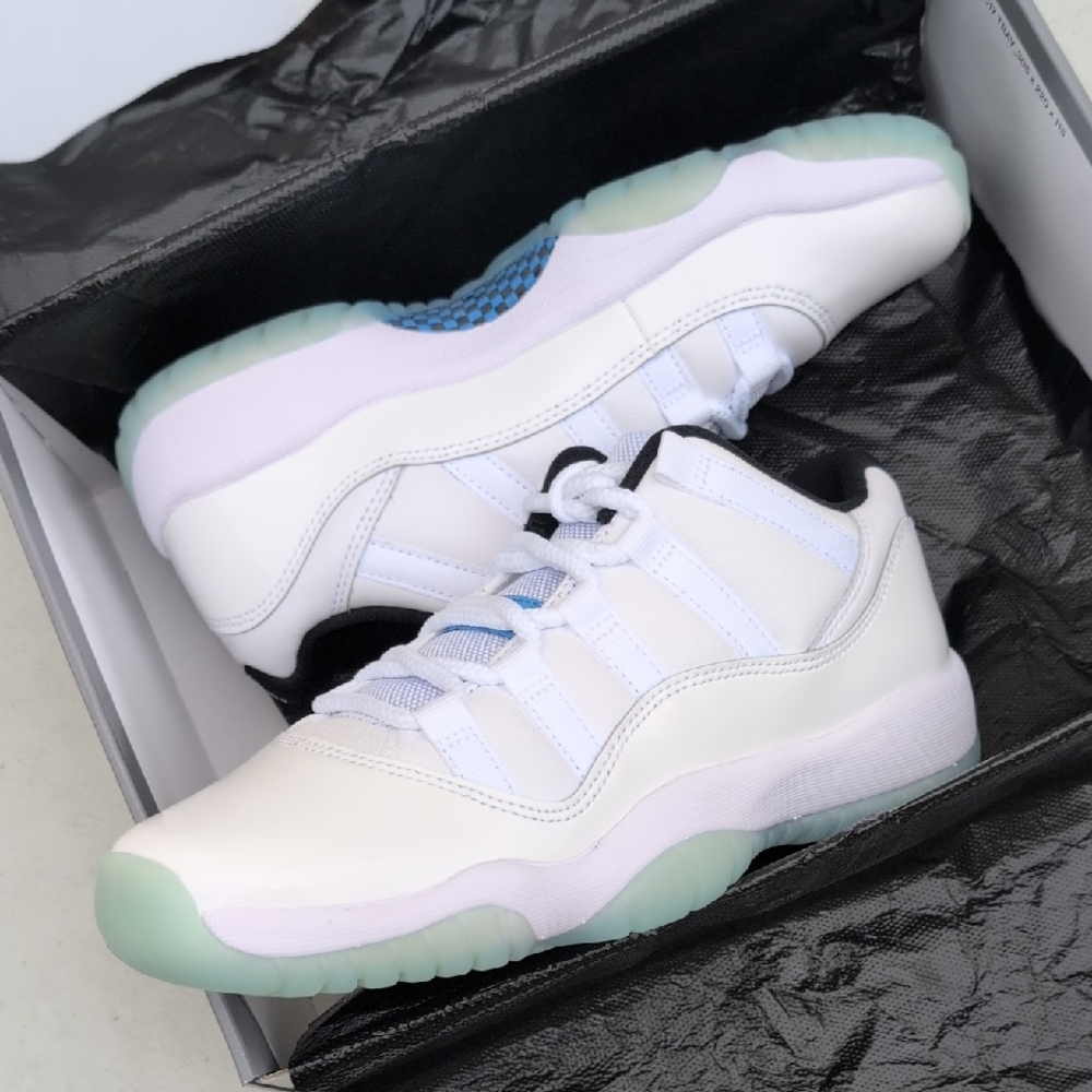 Nike Air Jordan 11 Retro Low - Legend Blue - Kids Size 6.5 ( 528896-117 )